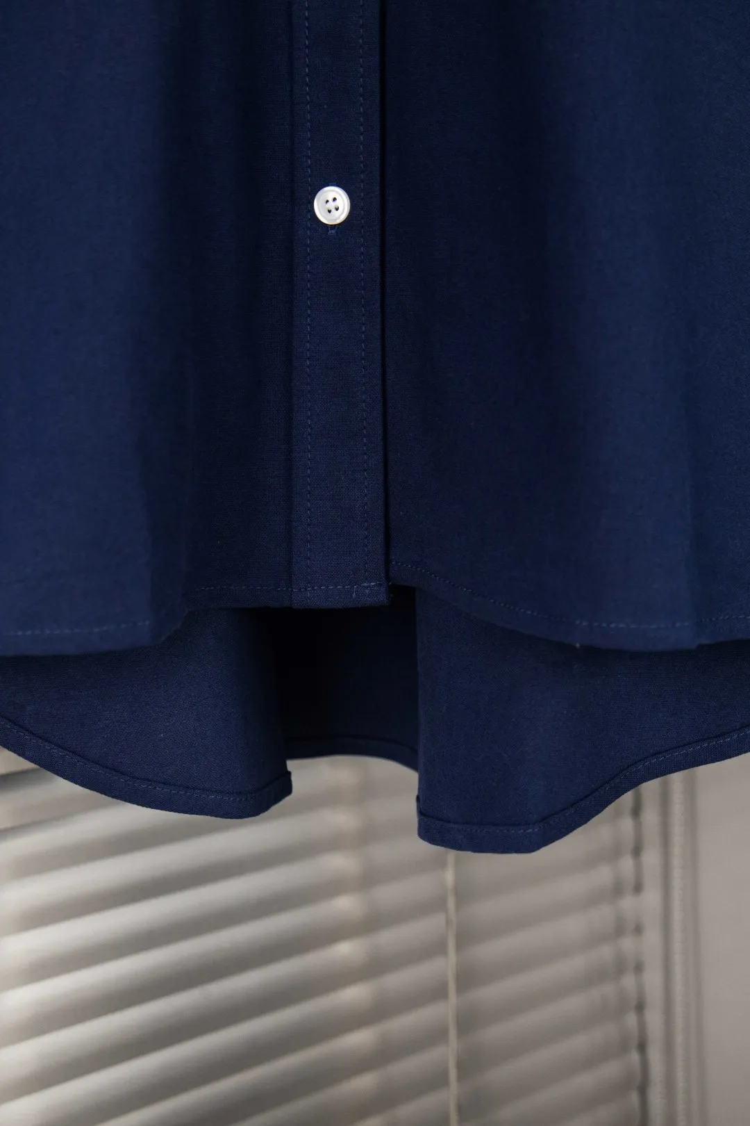 🅿️250 New: Style number: B141 Ralph Lauren/Ralph Lauren classic small label couple's long-sleeved shirt 1️⃣ Made of high-quality fabrics, the upper body is soft and comfortable, extremely delicate, and feels solid, smooth and soft. The fabric has the characteristics of being wrinkle-free and has an invincible feel. The details are perfectly handled! 2️⃣The workmanship details are perfectly controlled. They are all hemmed with vest technology, and the inside of the sleeves are also used. Different from the four-needle and five-thread workmanship, the collars are also all designed with interlining, showing high-end fashion and individuality, and the style is fashionable, simple and elegant! 3️⃣It is very youthful and energetic, and can be easily worn by both men and women. It is very in line with the fashion aesthetic concepts of today's young people! Color: Black, White, Navy Size: S, M, L, XL